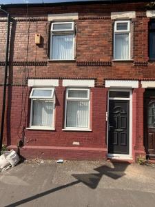 #186 Spacious Home for Work & Leisure - Sleeps 4-5