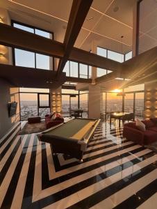 Luxury loft with infinity pool, 3 minutes from Plaza Mayor