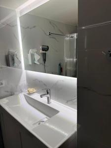 Piraeus new hotel