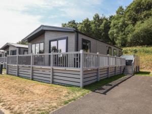 Cedar Lodge 2 Bedrooms with hot tub