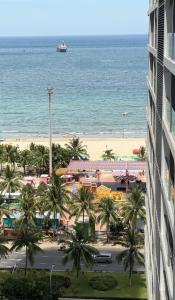 Ocean View Walk to My Khe Beach Queen Seaview Suites