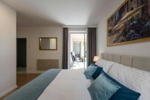 Craftsapartment central Prague - with parking, king size beds and Netflix in Vinohrady Prague