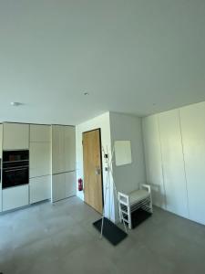 New 1-Bedroom Apartment with Pool Near the Beach
