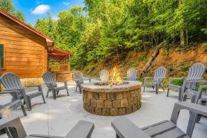 THE Cedar Lodge Games Hot Tub Movies Sleeps 20