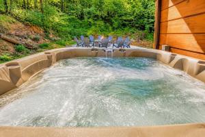 THE Cedar Lodge Games Hot Tub Movies Sleeps 20