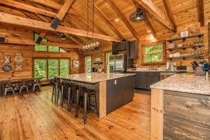 THE Cedar Lodge Games Hot Tub Movies Sleeps 20