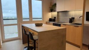 Apartament Skyline Manhattan na 16 piętrze z parkingiem i klimatyzacją