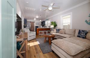 Charming Beach Cottage-1 block to beachboardwalk