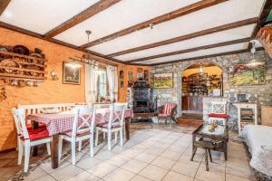 Traditional Karst House Rozina with Garden - Happy Rentals