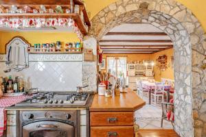 Traditional Karst House Rozina with Garden - Happy Rentals