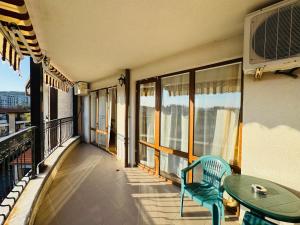 ROYAL PALM 172 One Bedroom Apartment