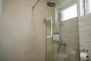 Staylux Villa Free Parking Balcony 10 minutes to Lake and Old Town