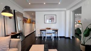 Cool, Modern and Snug 3BR Apartment Peachy Stays
