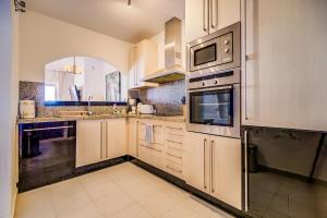 Stunning Apartment With Golf Course and Sea Views