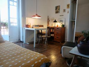 Artsy Room at the Republica das Bananas - Close to the city centrer