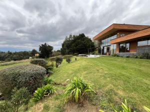 Luxury House with Jacuzzi SummerPool Villarrica