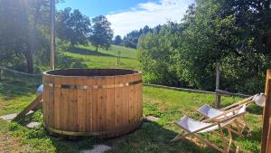 Biološki glamping po metodi Rudolfa Steinerja, Bio kmetija Ropret Stegne & Center za naravno otroštvo in družino