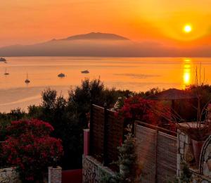 Athenea Villas, Private Pools & Gardens