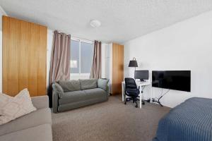 Bondi Studio Steps from Beach with Full Kitchen
