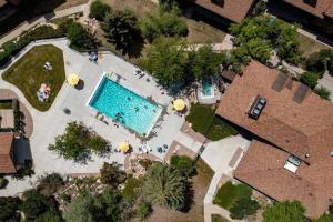 Stunning Mountain View Condo Hot Tub & Pool Access