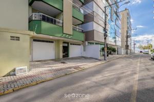 Apto c Varanda e Churrasq. a 78m do Mar OBS0101