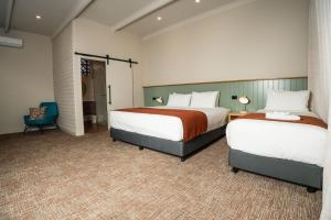The Clovercrest Hotel Motel