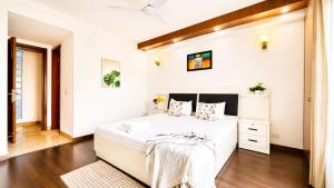 BluO 3BHK M Block Market -Lift, Balcony, Parking