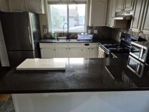 Peaceful Master bedroom 20 min drive from airport