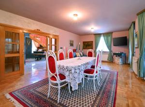 Requiem Rustical Heaven Villa with Outdoor Pool