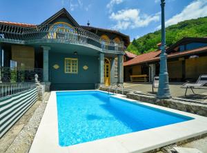 Requiem Rustical Heaven Villa with Outdoor Pool