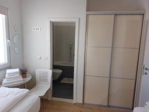 Villa Ni i Makarska -Two Bedroom Apartment With Terrace And Hot Tub Lux F