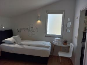 Villa Ni i Makarska -Two Bedroom Apartment With Terrace And Hot Tub Lux F
