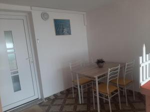 Apartments Tomislav - Two Bedroom Apartment with Terrace and Sea View