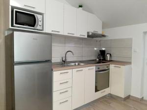 Apartments Tomislav - Two Bedroom Apartment with Terrace and Sea View