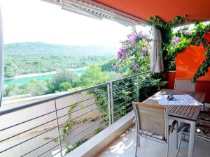 Apartments Juri - One Bedroom Apartment With Terrace Plavi