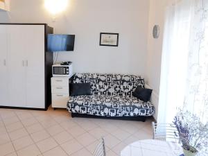 Apartments Juri - One Bedroom Apartment With Terrace Plavi