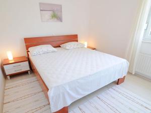 Apartments Juri - One Bedroom Apartment With Terrace Sme i