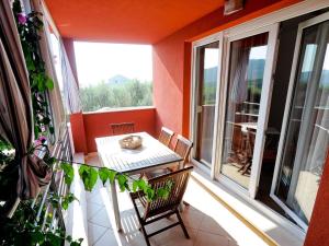 Apartments Juri - One Bedroom Apartment With Terrace Sme i