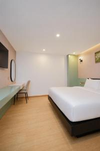Y Hotel Lý Hồng Thanh