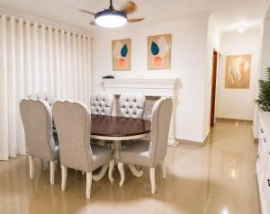 Moderno Apartamento de 3 Habitaciones en la Avenida Independencia