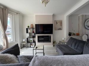 2 Bed Modern Luxury House