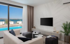 Stunning Home In Tkon