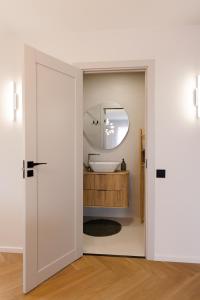 AN apartment 5
