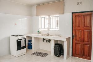 Ndeke Apartments Guesthouse in Meanwood Ndeke, Lusaka near KKIA - Fast wifi, solar backup