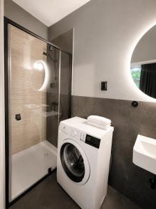 Light Studio Apartment - New Renovation