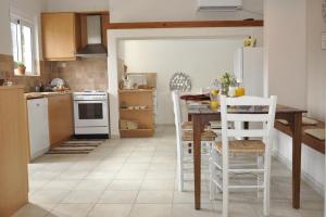 Villa Lakki Heated round pool Jacuzzi