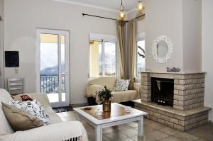 Villa Lakki Heated round pool Jacuzzi