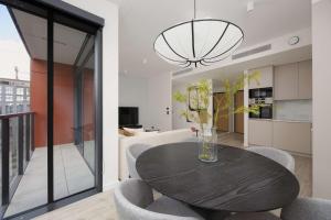 Luxury Apartment at Towarowa Towers with Parking and Air Conditioning by Renters Prestige