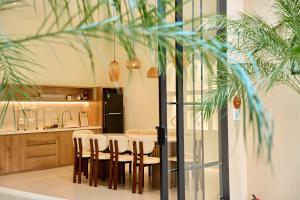 Villa Trệt Không Lầu Gần Cột Cờ Bãi Sau Thùy Vân - CASA 6 Phòng Ngủ