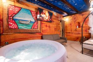 Suite Romantica con SPA Privata, Idromassaggio e Sauna